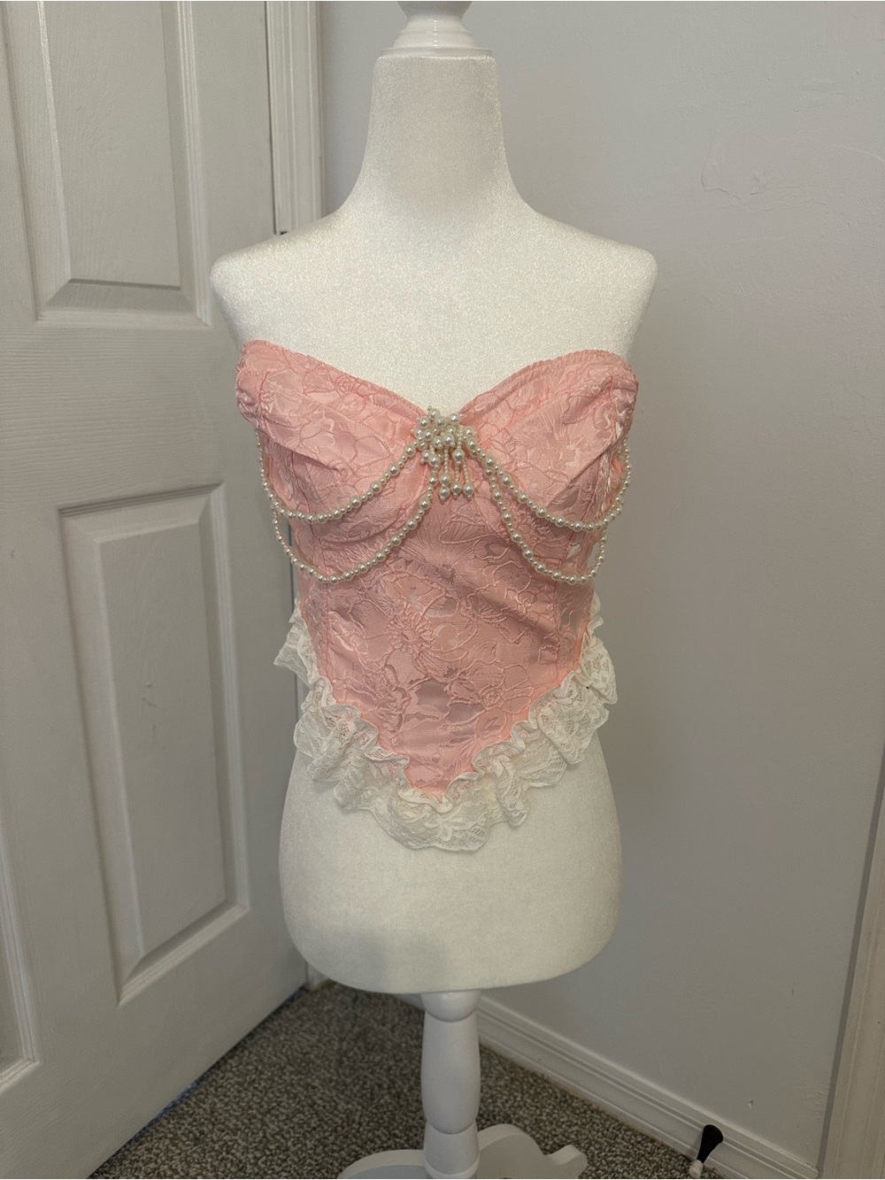NWT ROMWE Pink Textured Strapless Bustier Top with Pearl and Lace Trim